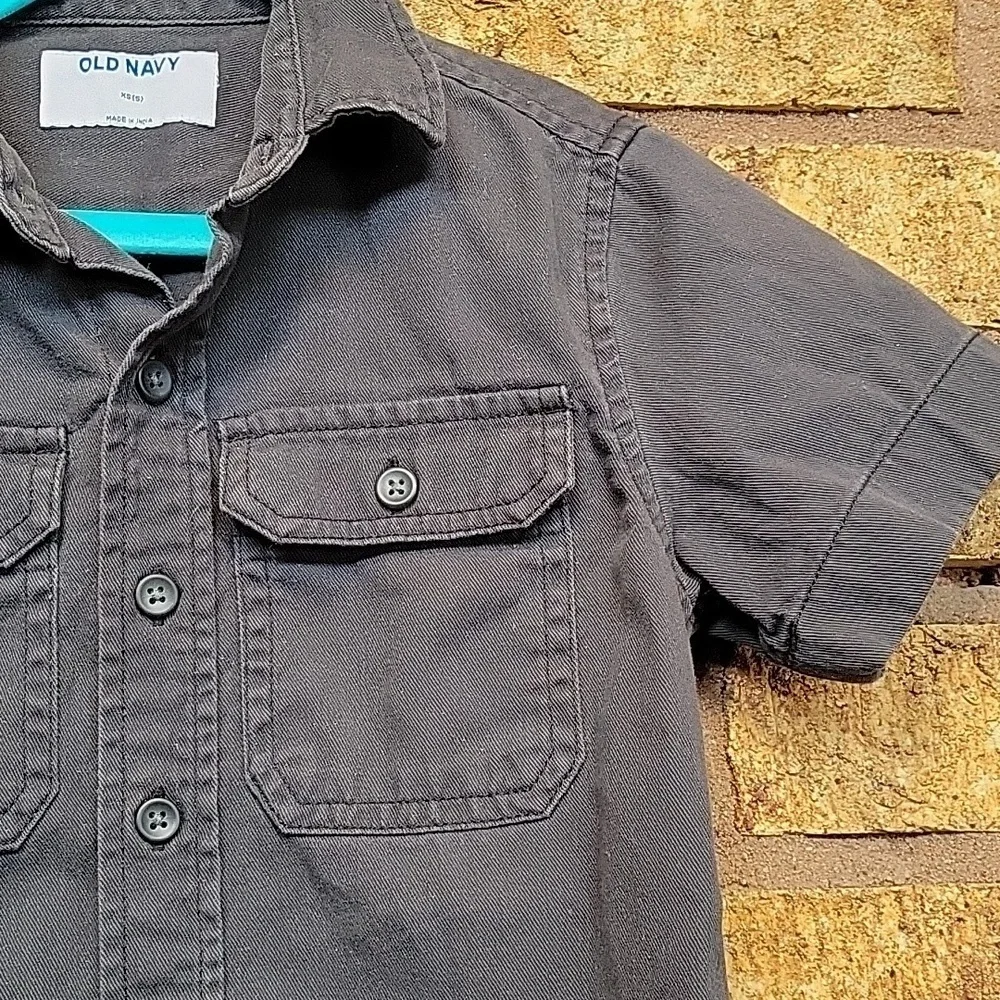 Old Navy Kids Charcoal Button Down Shirt Size 5